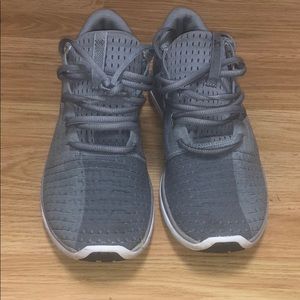 Women’s underwear running shoes